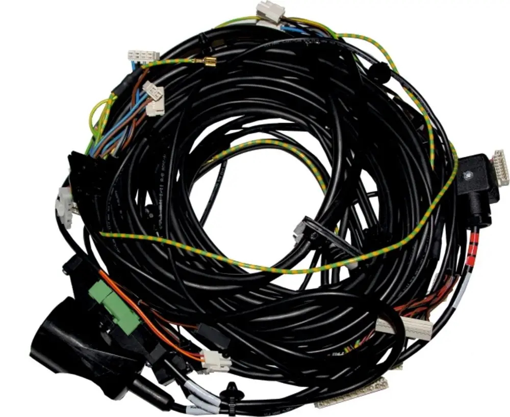 Kabelsatz von Wolf mit zahlreichen Leitungen und Steckverbindern, zusammengestellt zu einem kompakten Bündel, geeignet für elektrische Verbindungen.